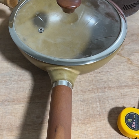 微瑕，明火，口径24高9咖色带盖