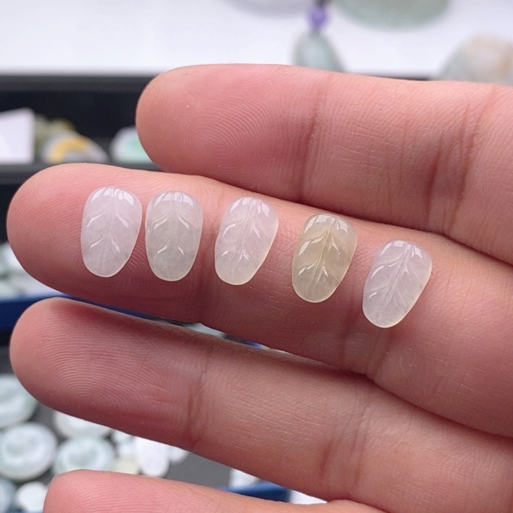 茉***i翡翠未镶嵌吊坠(不含链)