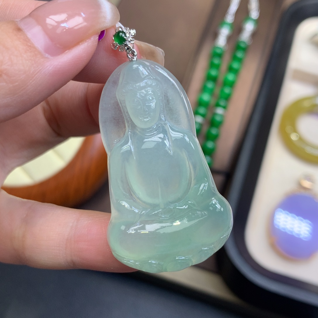 翡翠18K金镶嵌颈饰