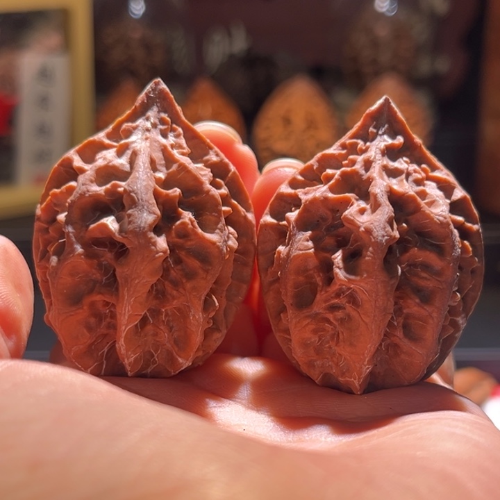 文玩核桃吊坠橘珊瑚45