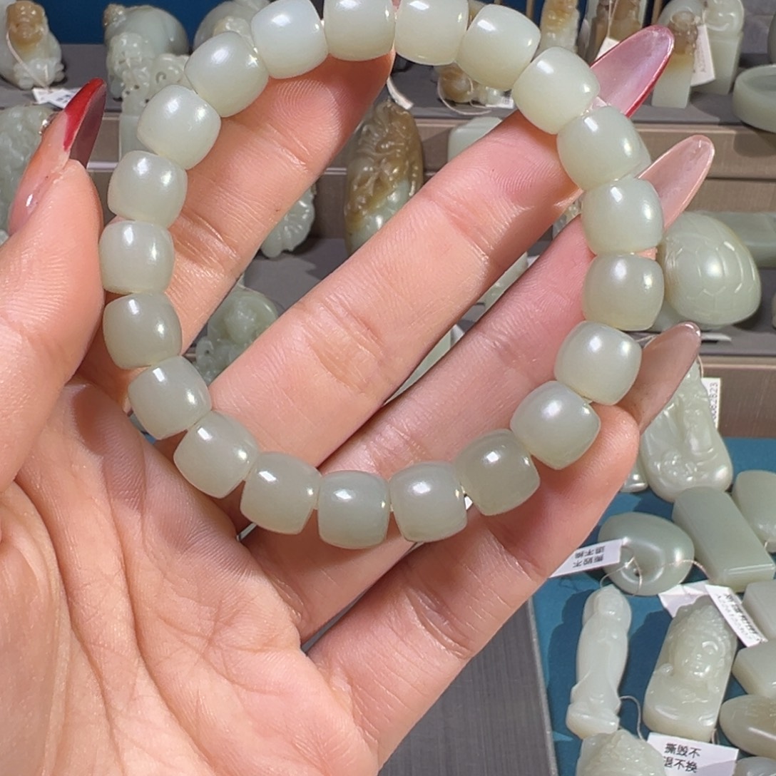 地***线和田玉（糖玉）未镶嵌颈饰