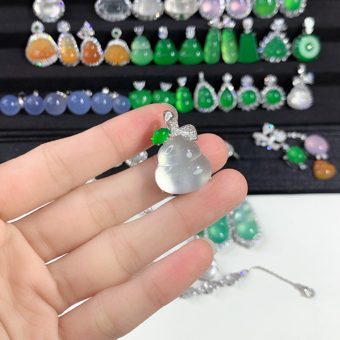 石***.石英质玉银S925镶嵌颈饰