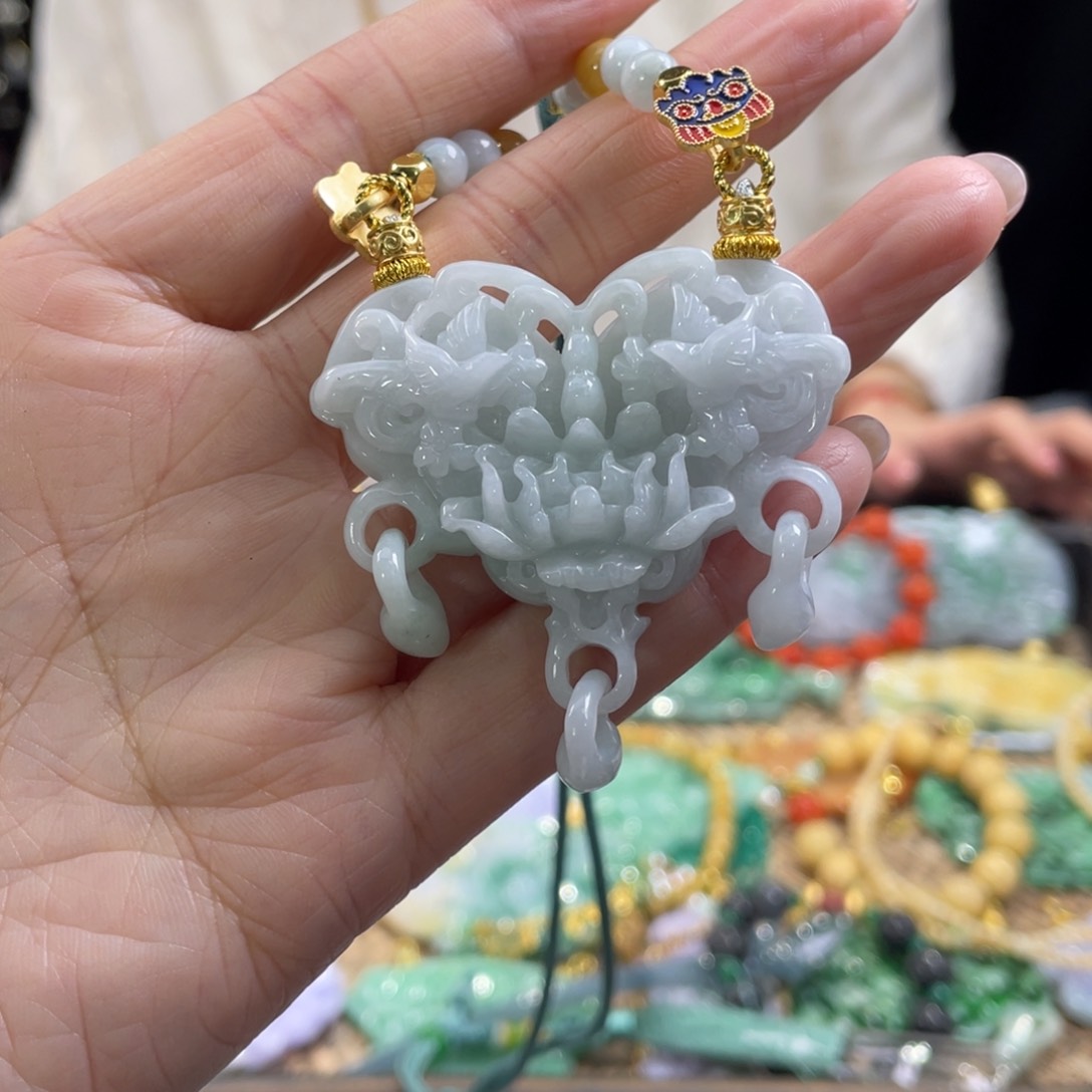 翡翠颈饰未镶嵌代编织