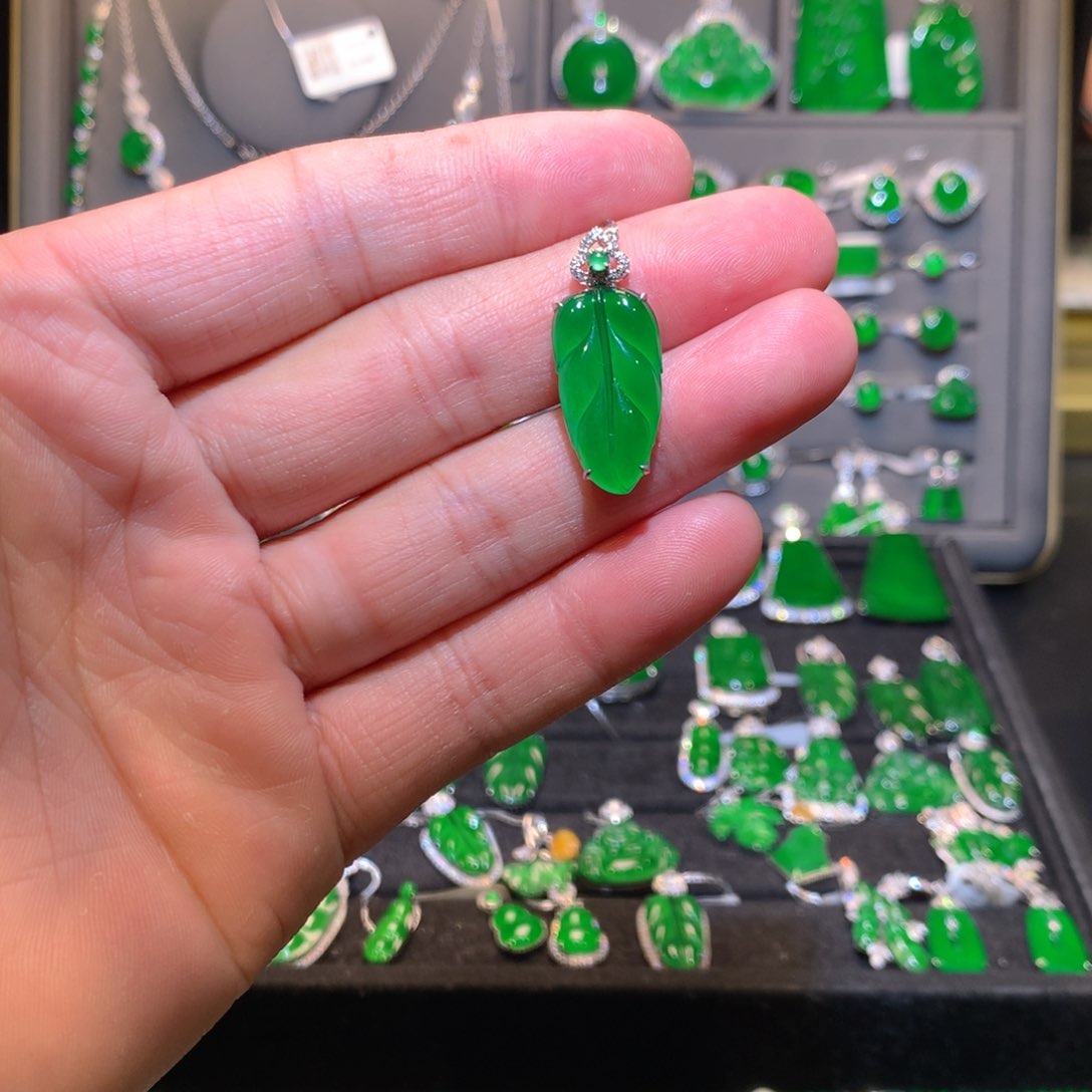 翡翠吊坠(不含链)18K金镶嵌天然翡翠