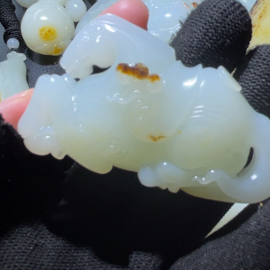 空***和田玉未镶嵌颈饰