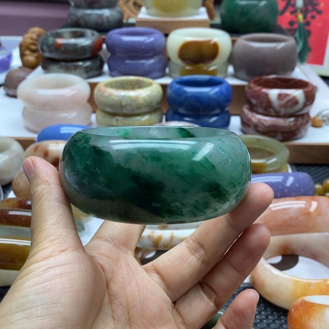 席***厂石英岩玉手镯未镶嵌