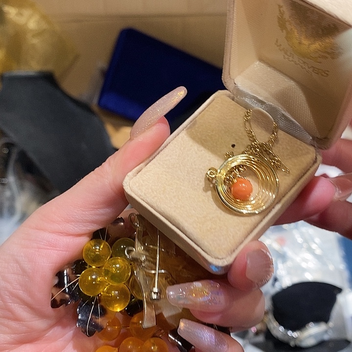西***西中古香水沐浴露持久留香