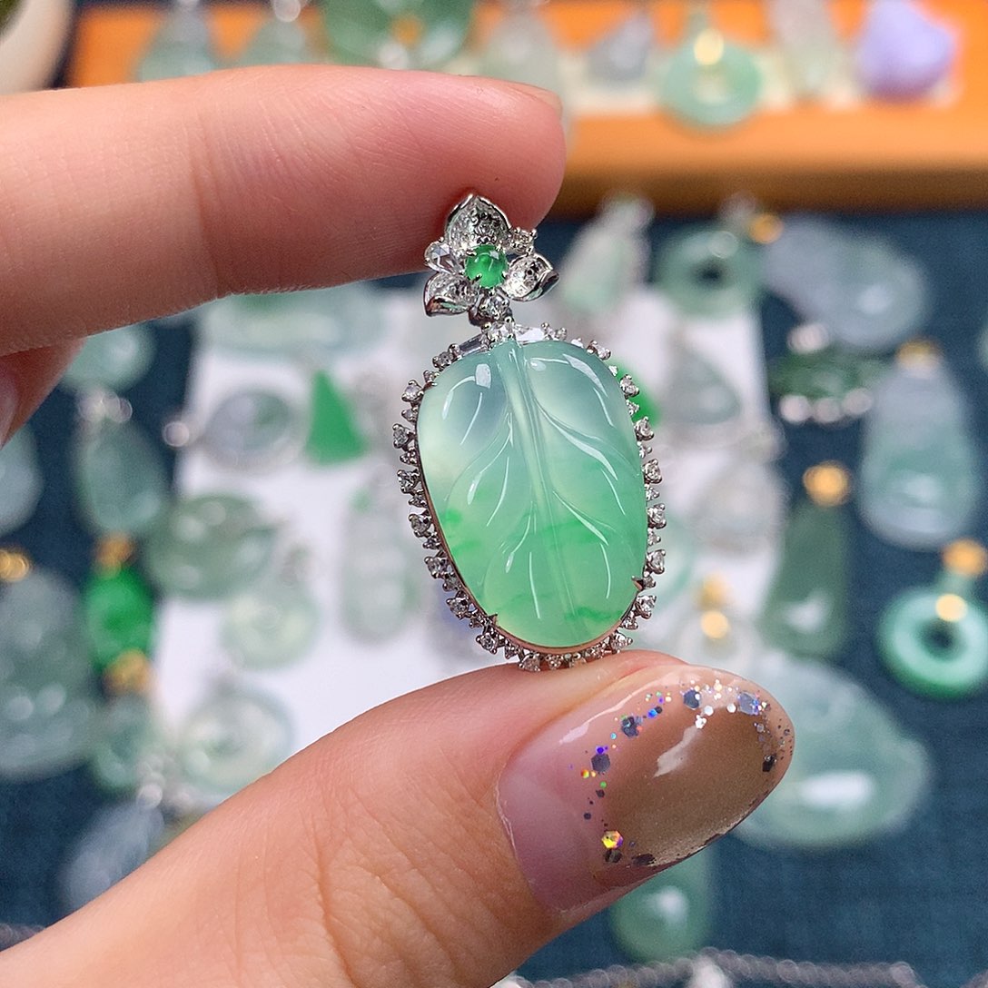 吊坠(不含链)18K金镶嵌翡翠