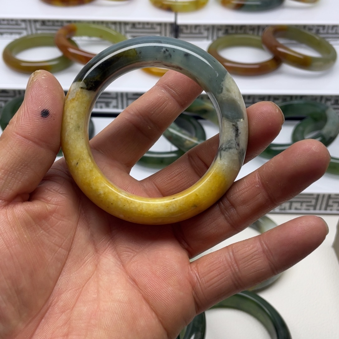 蛇纹石玉未镶嵌手镯