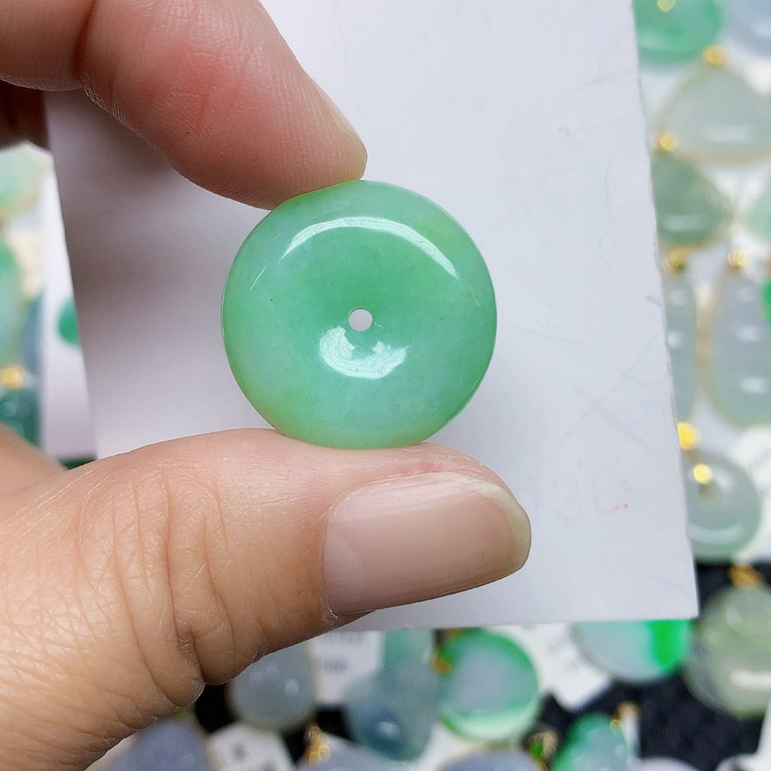 翡翠未镶嵌颈饰3557789