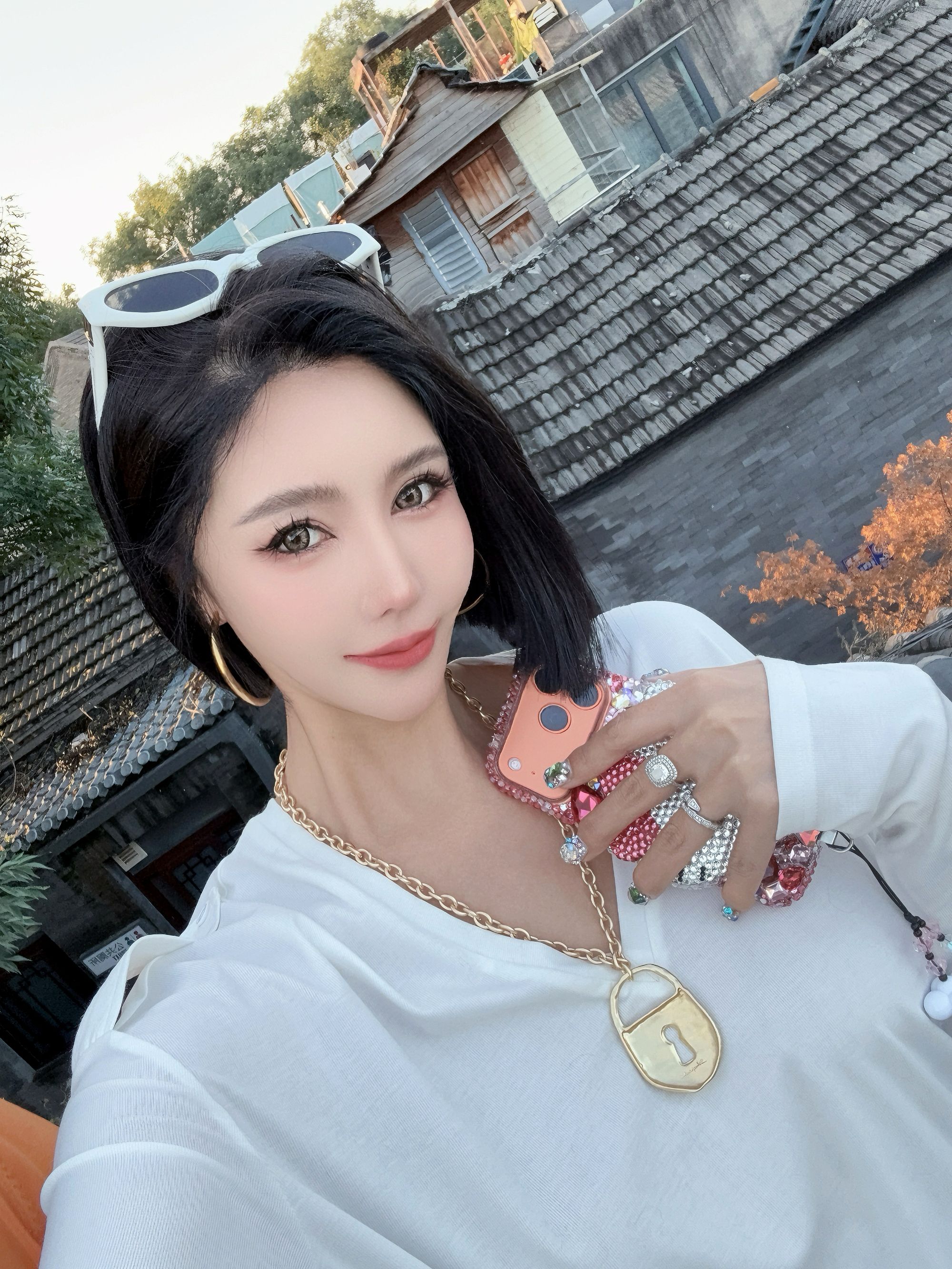 S300【大白甜】白黑两色肩扣肩章净版V领长袖上衣