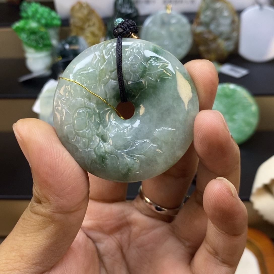 颈饰未镶嵌翡翠平安扣