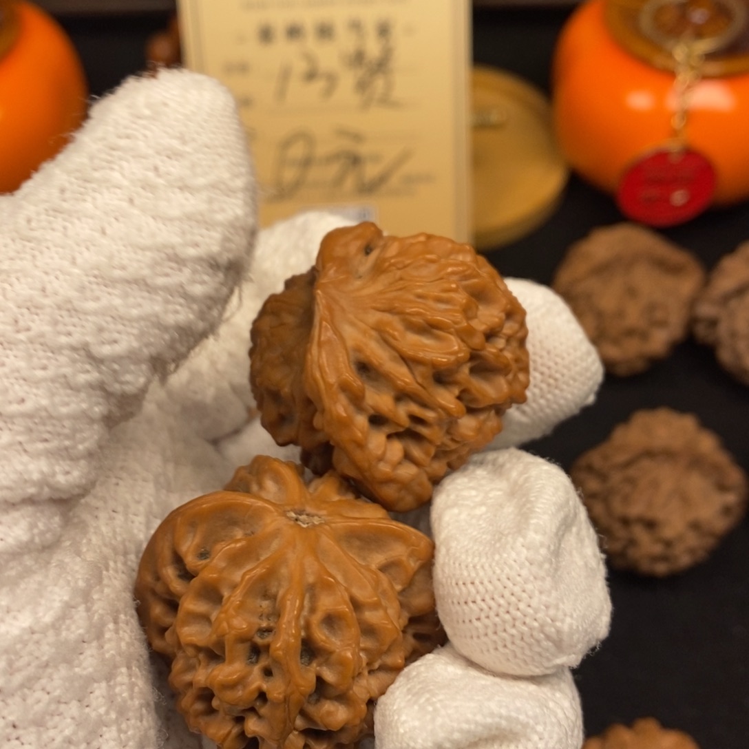 秦岭南侧与黄河北岸之间为