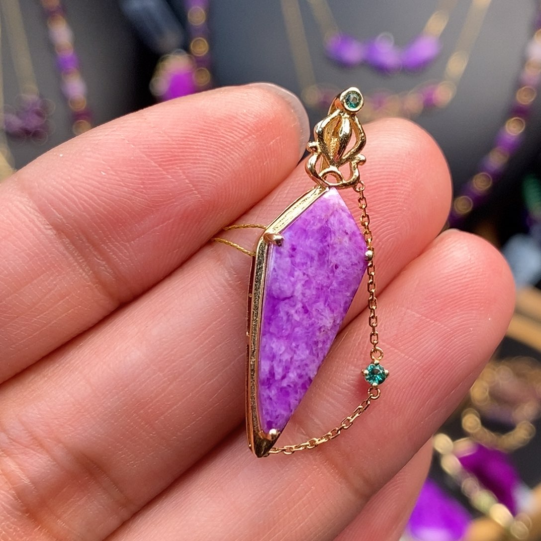 苏纪石（舒俱来）吊坠18K金镶嵌