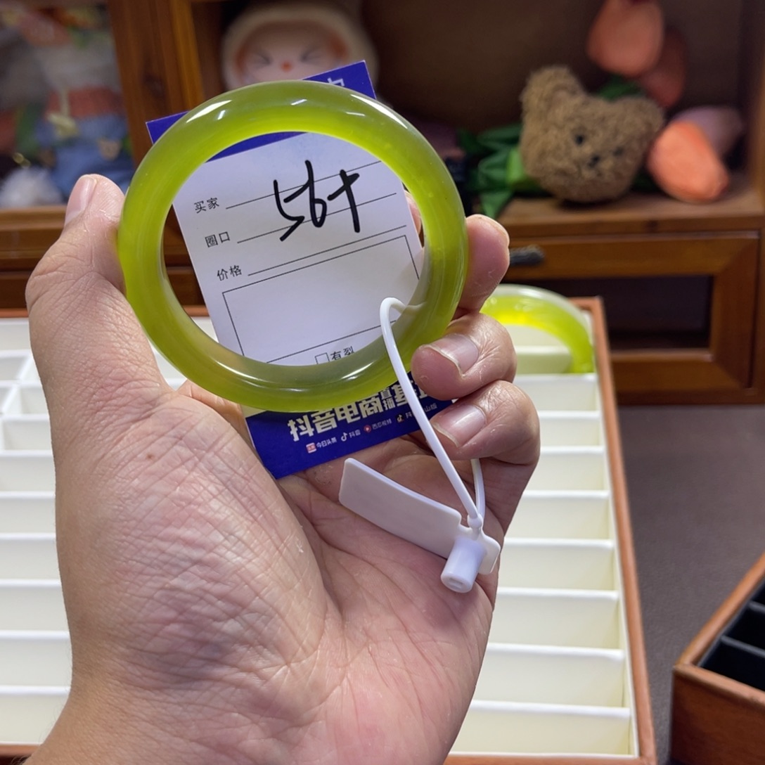 蛇纹石玉未镶嵌手镯200