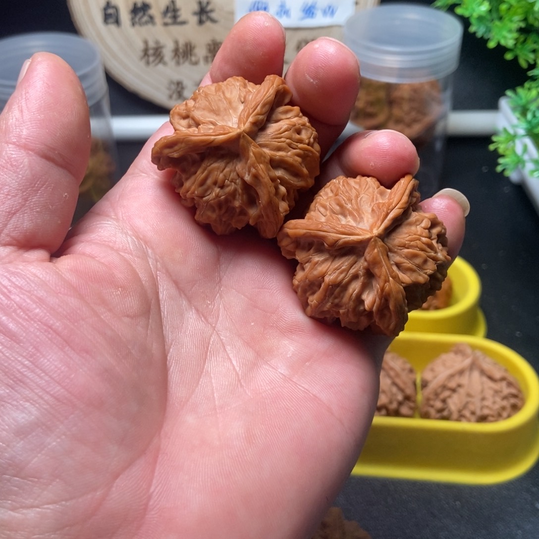 张***_文玩核桃吊坠Ps957盘山40+