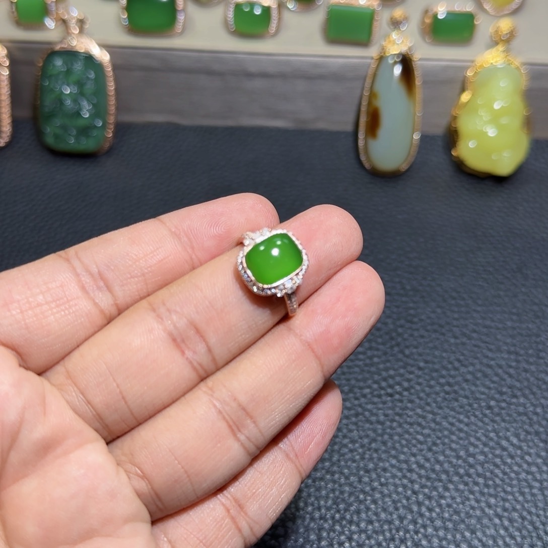和田玉（碧玉）18K金镶嵌戒指山****松