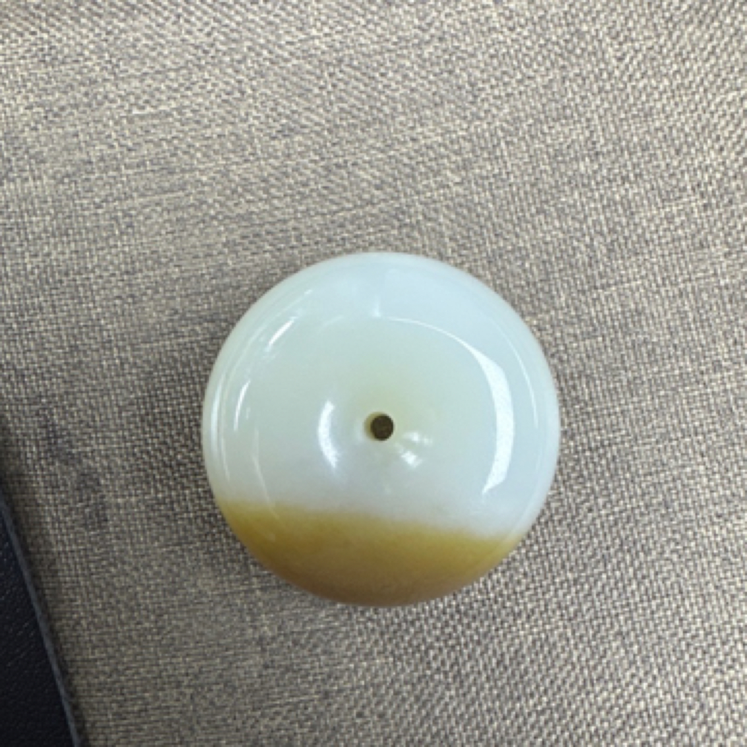 和田玉一口糖平安扣吊坠尺寸30左右多样性发一