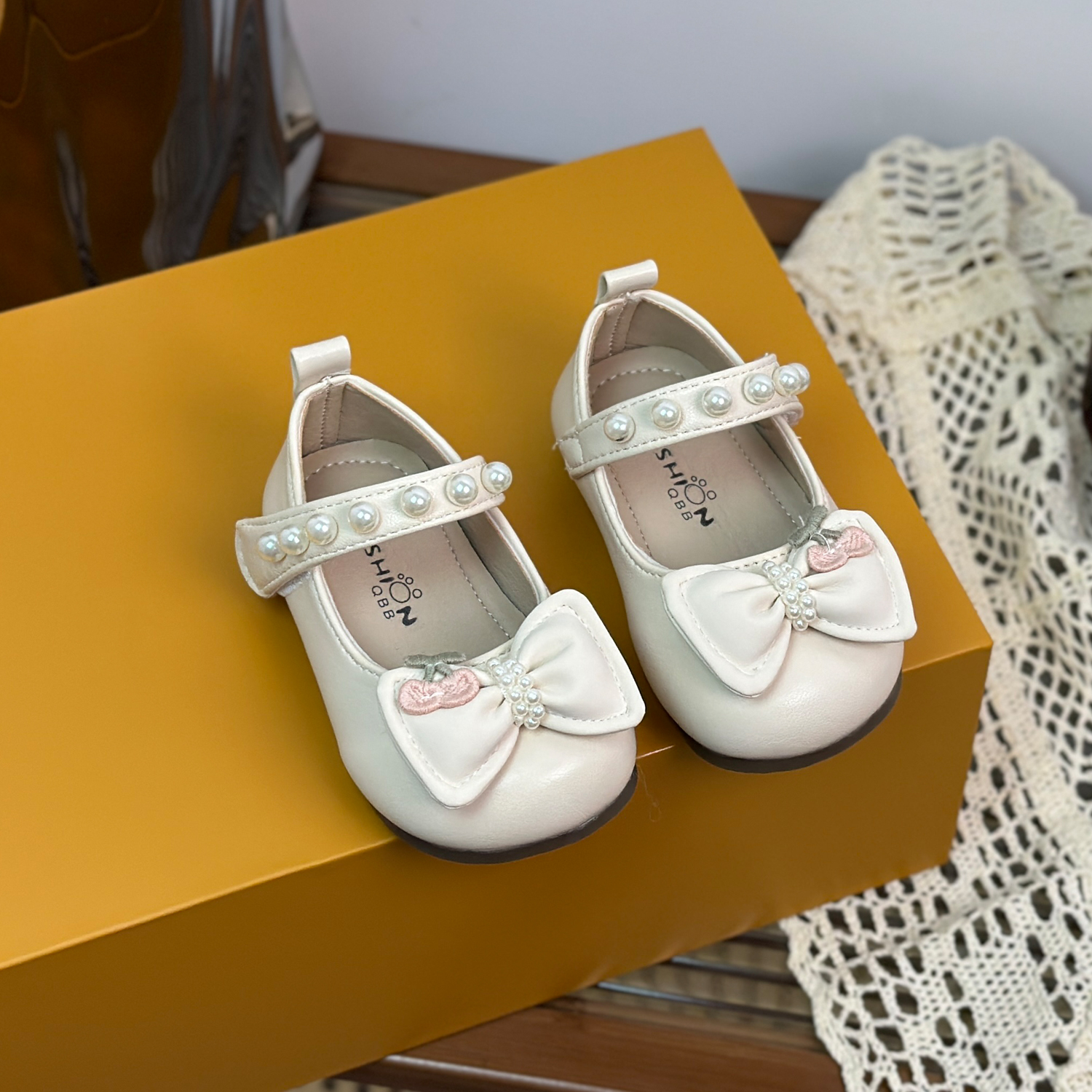 2025秋小女孩秋皮革拼接软底凉鞋单鞋防滑公主小童皮鞋韩版秋季