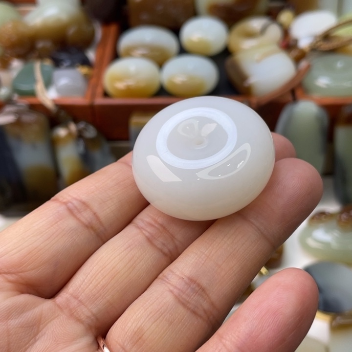 和田玉未镶嵌颈饰