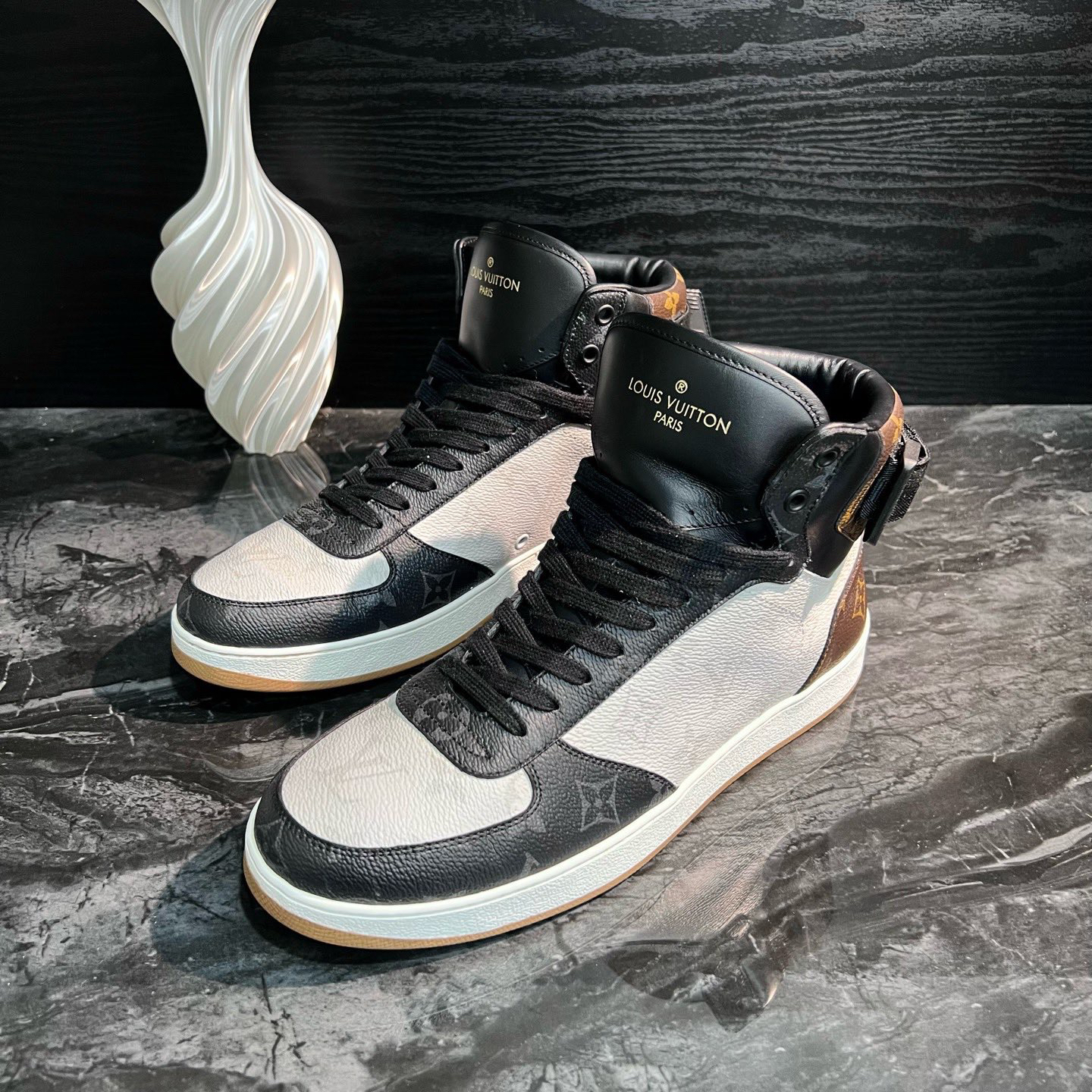 99新 LouisVuitton/路易威登 2028/41码/三色满印高帮板鞋