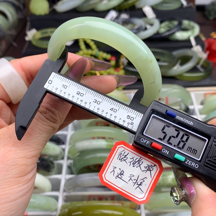 蛇纹石玉手镯未镶嵌528