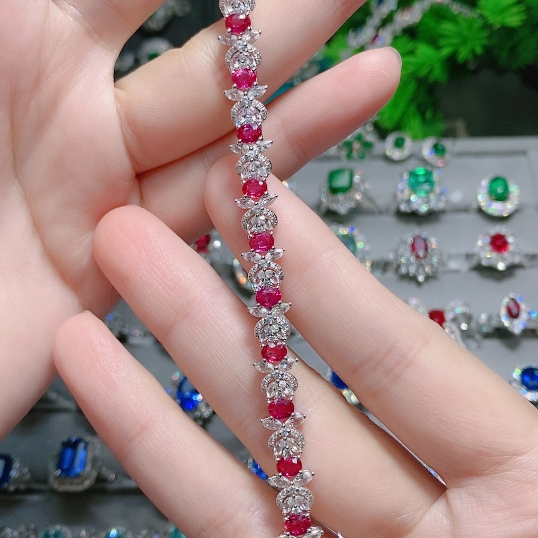 18K金镶嵌手链红宝石不*胶