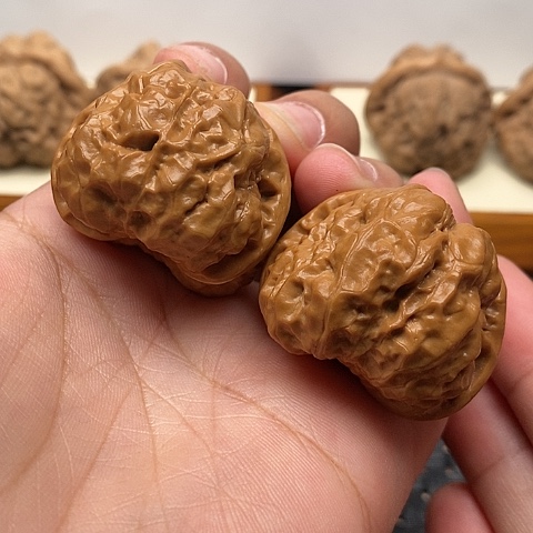 文玩核桃吊坠边37.5 左右