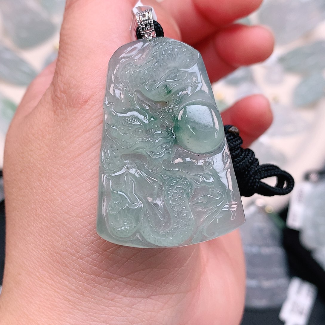 翡翠颈饰18K金镶嵌冰胶飘绿龙牌