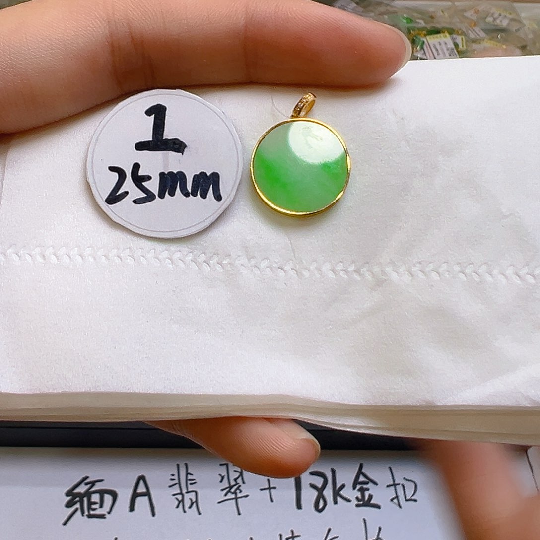 翡翠颈饰18K金镶嵌翡翠