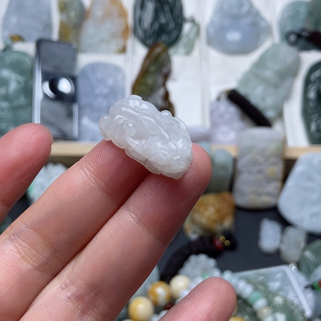 翡翠吊坠(不含链)未镶嵌翡翠