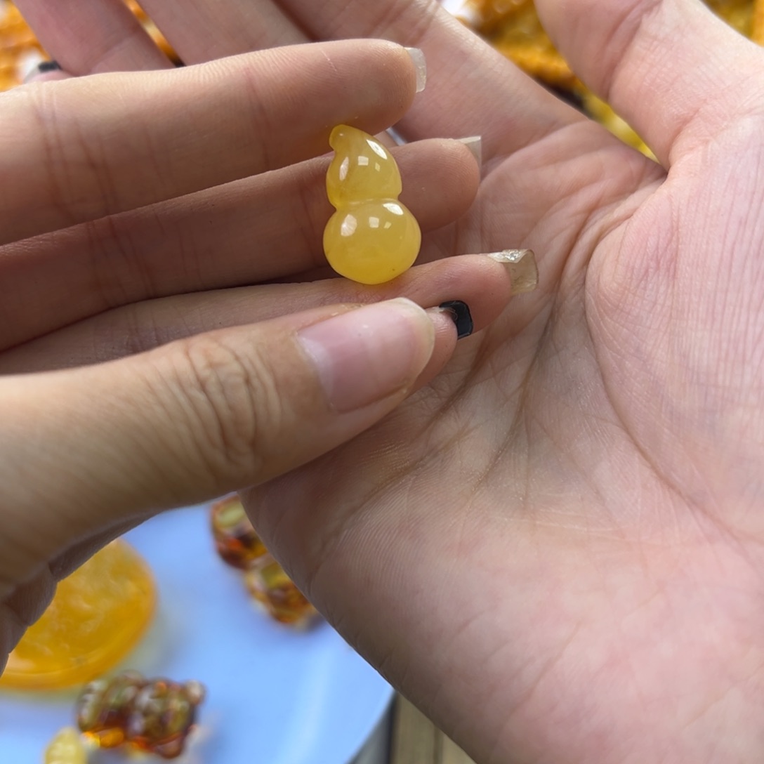 琥珀珠宝奇石未镶嵌