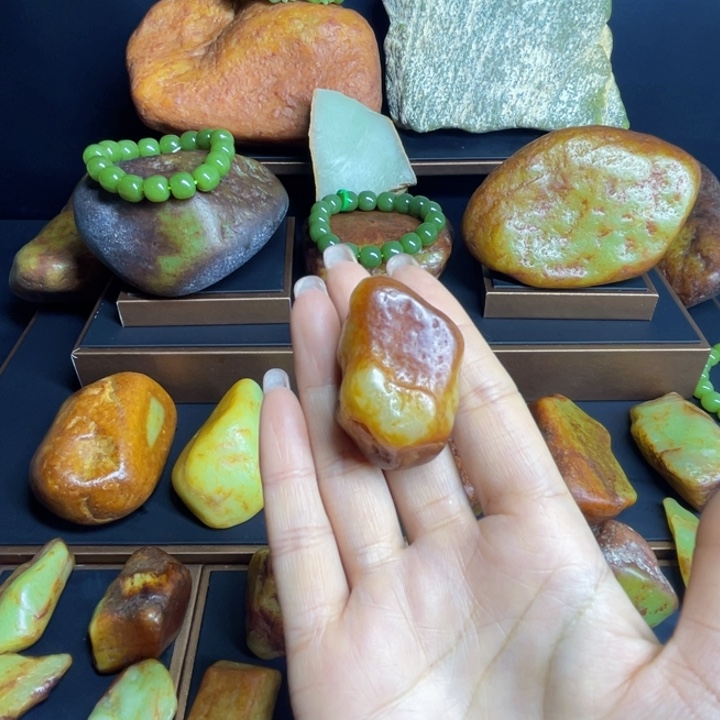 寻***人和田玉未镶嵌手链