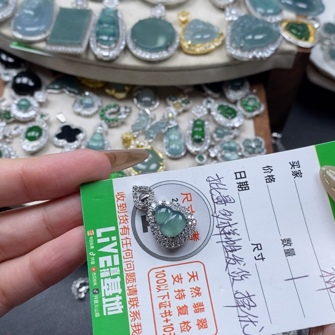 翡翠颈饰未镶嵌翡翠