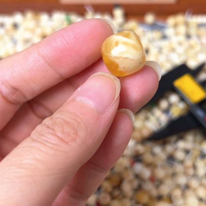 蜜蜡未镶嵌裸石14.4mm一个