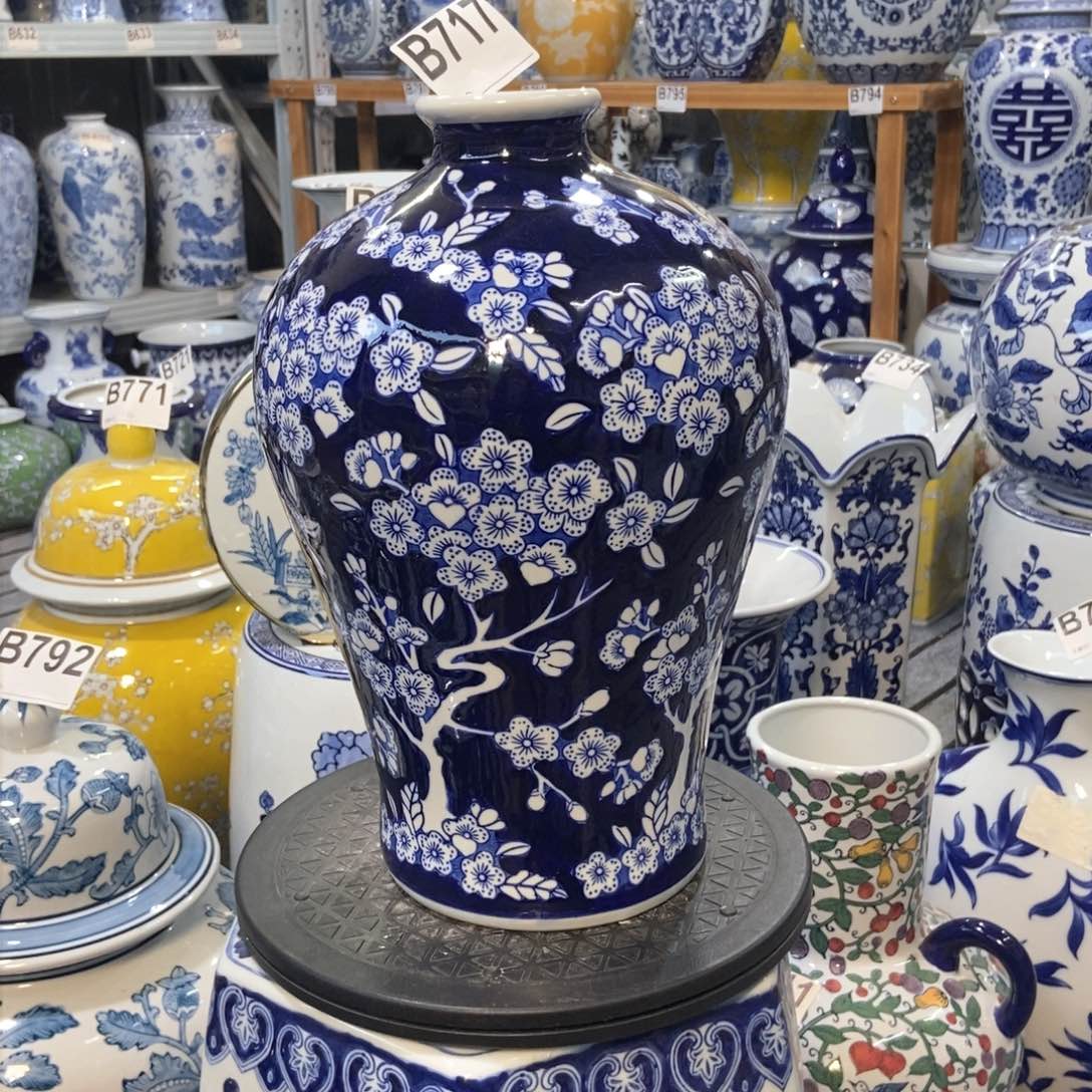 摆件花瓶手绘釉下彩