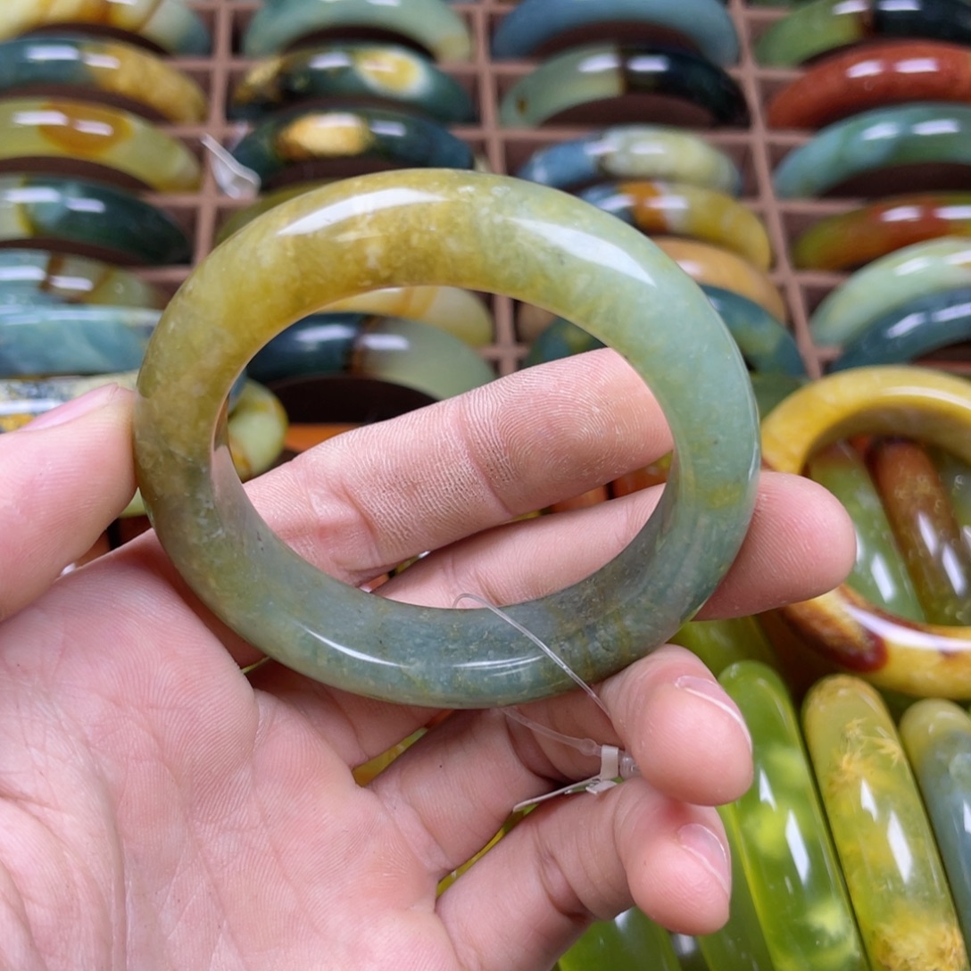 蛇纹石玉未镶嵌手镯