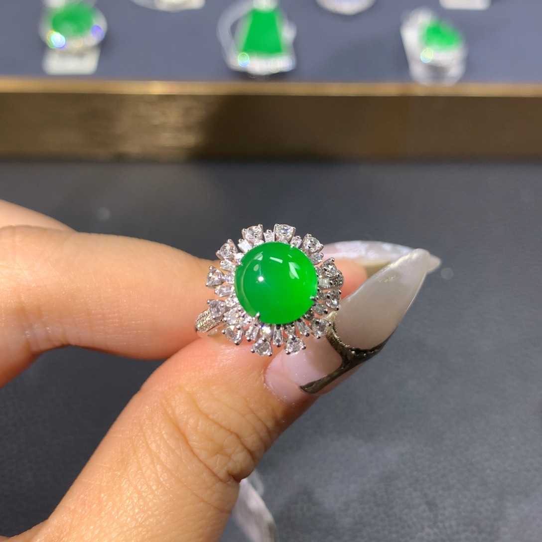 翡翠戒指18K金镶嵌翡翠