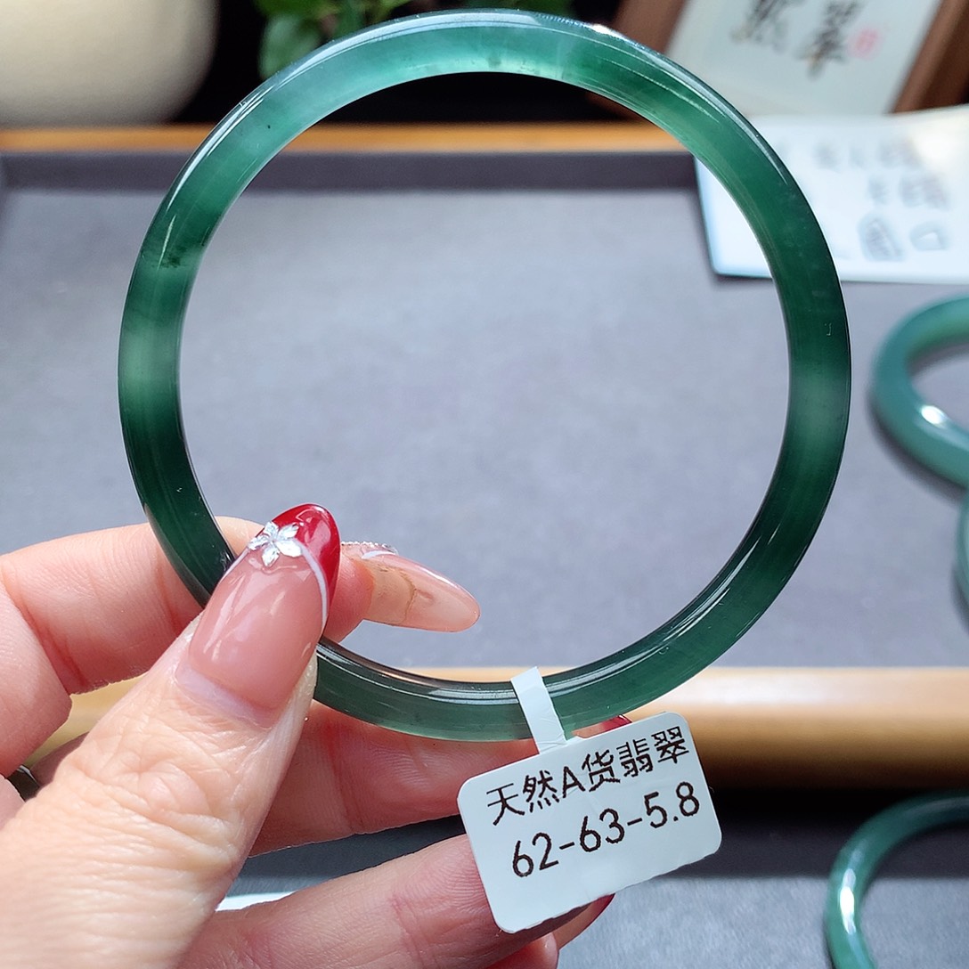 翡翠手镯（圆镯）未镶嵌