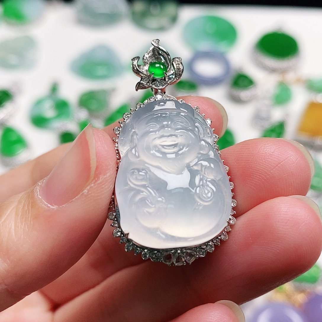 翡翠颈饰18K金镶嵌财神吊坠