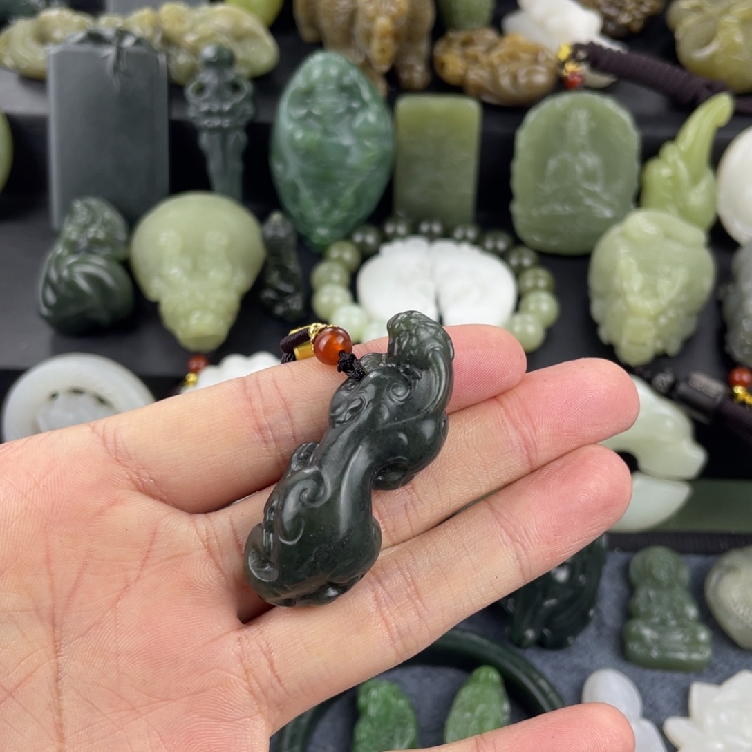 和田玉未镶嵌颈饰