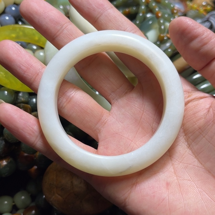 蛇纹石玉未镶嵌手镯