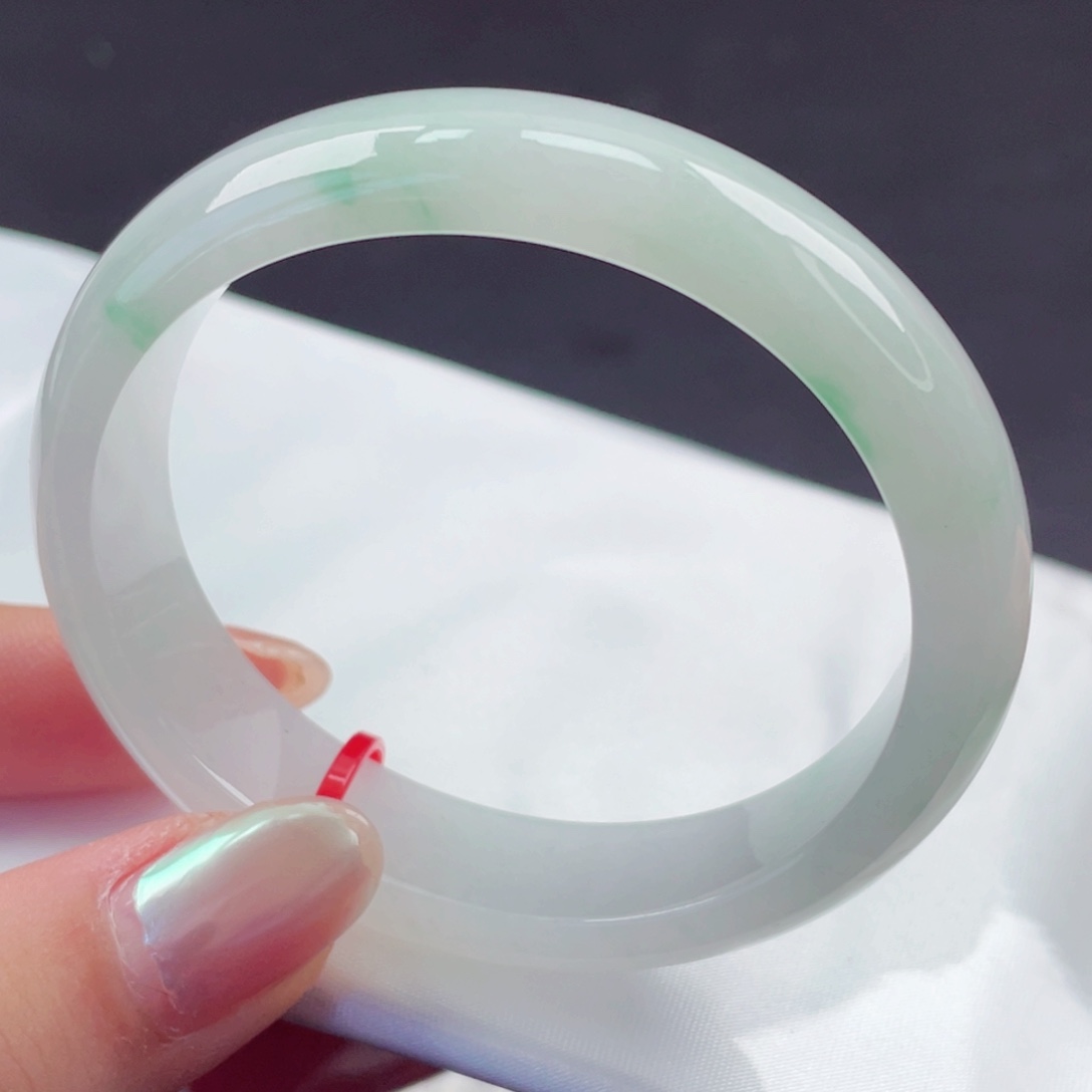 翡翠未镶嵌手镯52贵妃