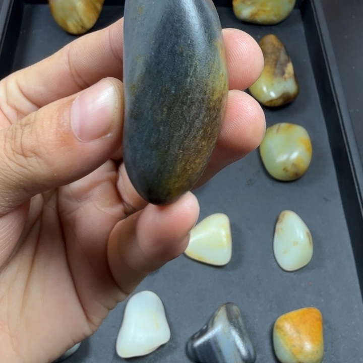 冬***叶颈饰未镶嵌和田玉（糖玉）
