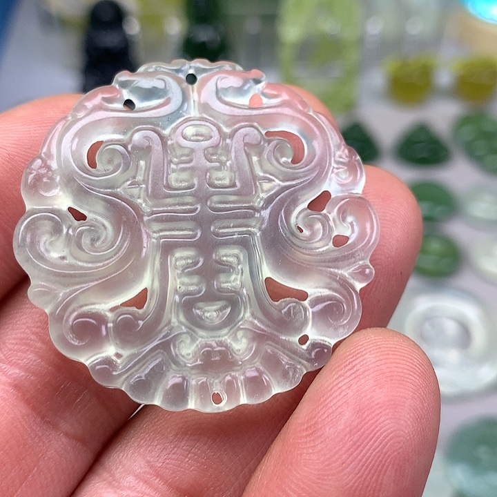 蛇纹石玉挂坠未镶嵌