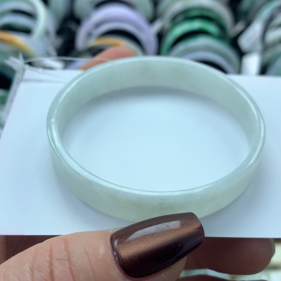 翡翠手镯未镶嵌方镯