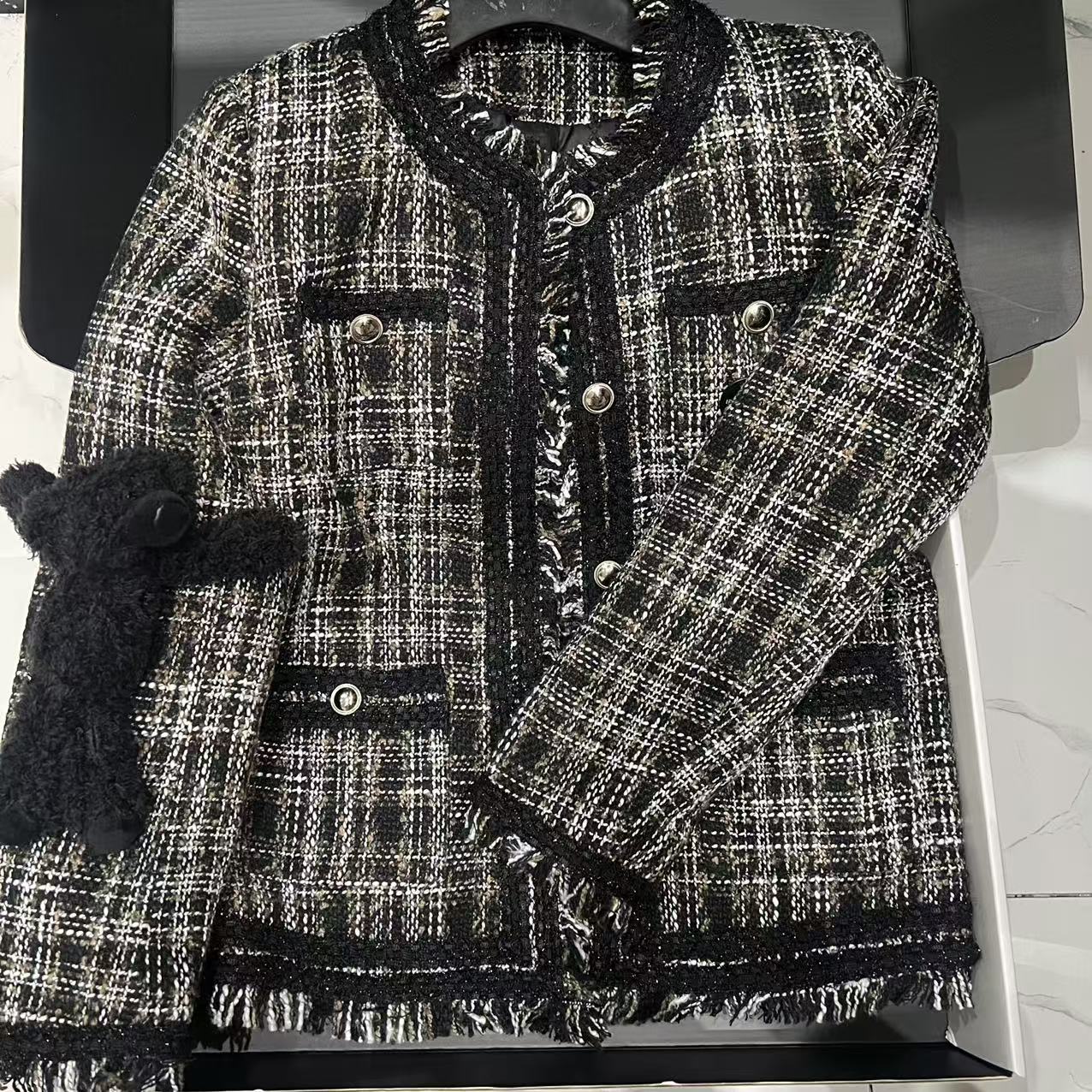 FOG （050）立体玩偶金属勋章熊仔女小香风外套-WT252