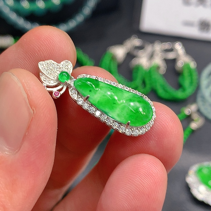 翡翠手链未镶嵌。。。