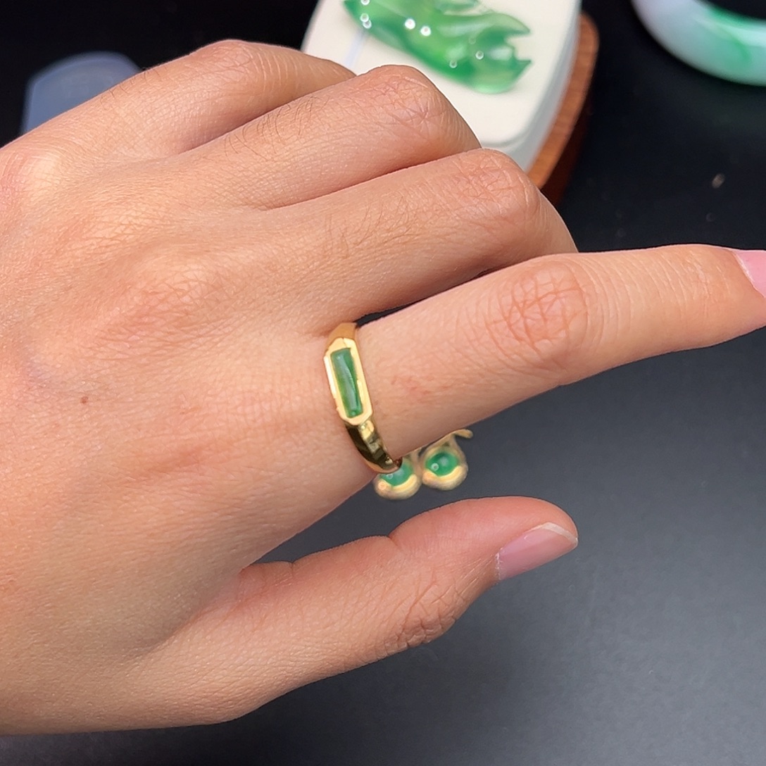 18K金镶嵌戒指翡翠