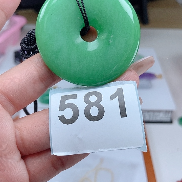 翡翠颈饰未镶嵌吊坠